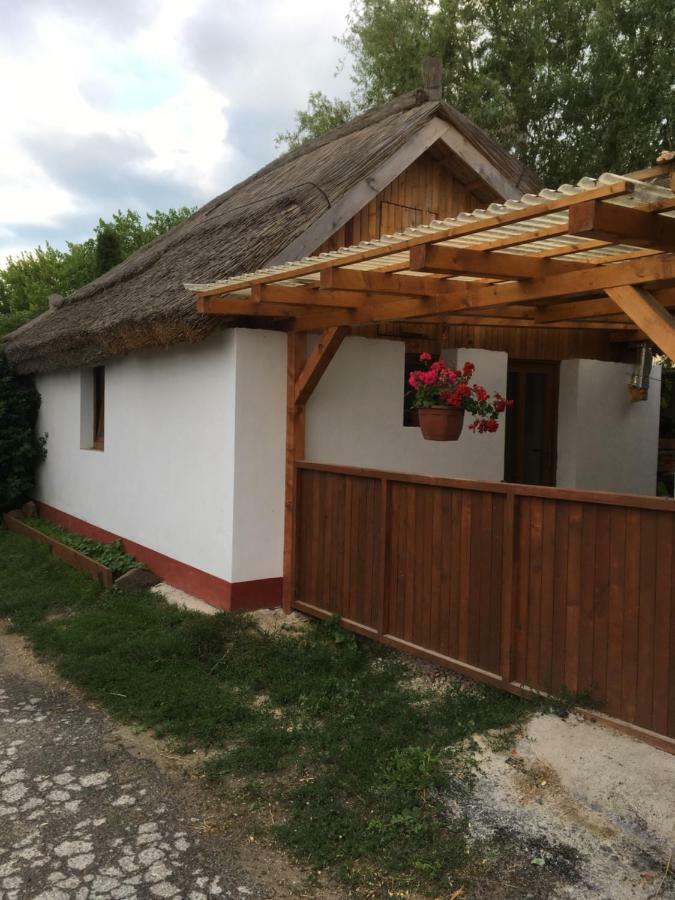Balatonkenesei Nadfedeles Lovas Vendeghaz Villa Buitenkant foto