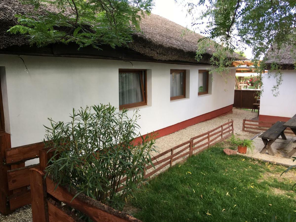 Balatonkenesei Nadfedeles Lovas Vendeghaz Villa Buitenkant foto